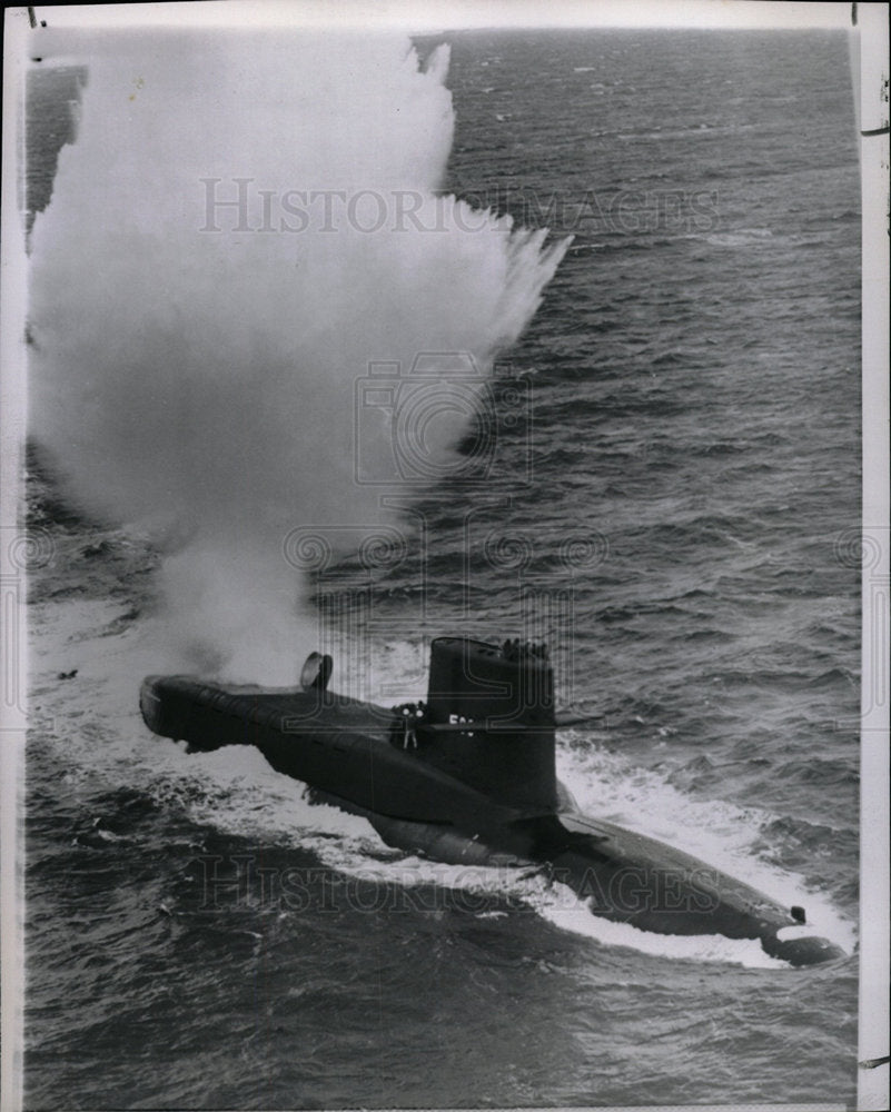 1960 Press Photo Geyser Bow USS George Washington Sub - Historic Images