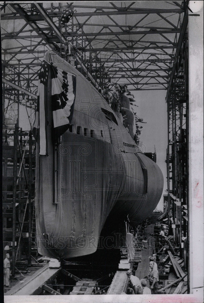 1951 Press Photo The U.S.S Trout Slides Down Groton - Historic Images