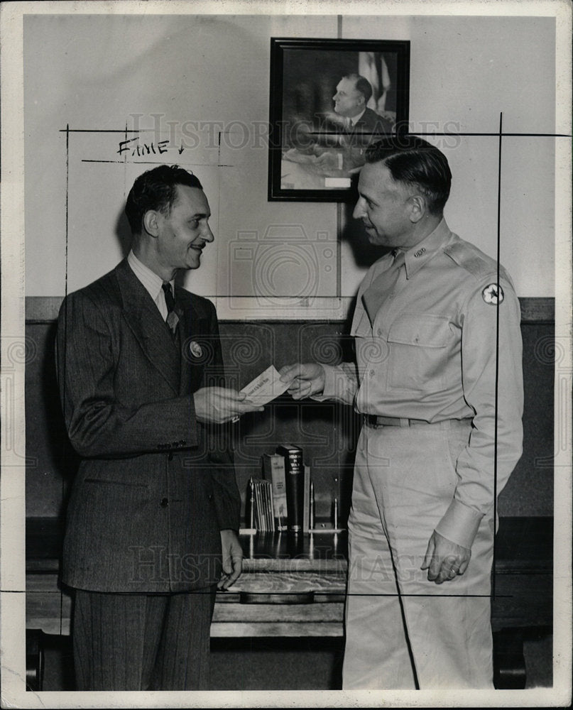 1943 Press Photo Alvin Grant is Paid For Suggestions - Historic Images