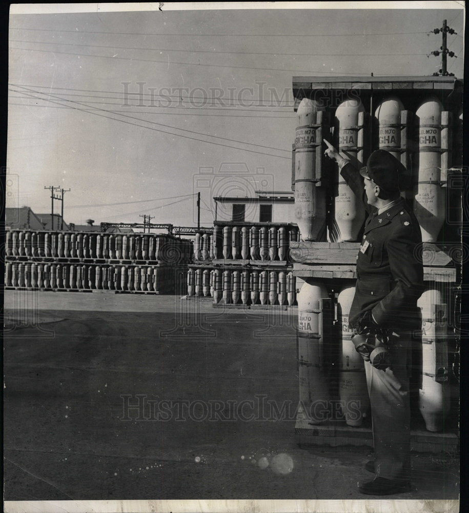 1954 Press Photo Lieutenant Colonel Ed Hayes Armory - Historic Images