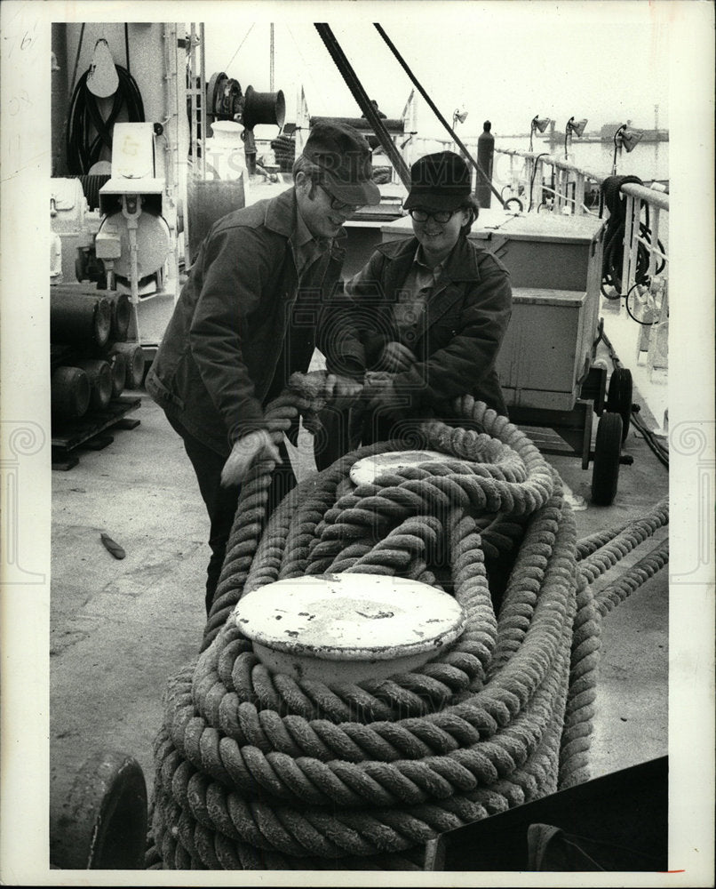 1973 Press Photo Jerry Neale and Betty Wallace Uncoil - Historic Images