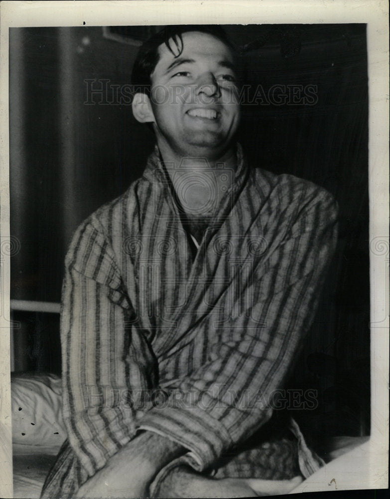 1939 Press Photo Navy Hero Lloyd Maness is recovering - Historic Images