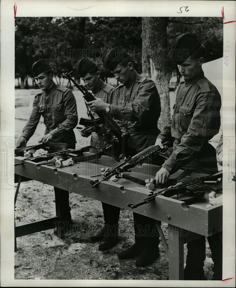 1969 Press Photo Soviet Army Recruits Rifle Drill - Historic Images