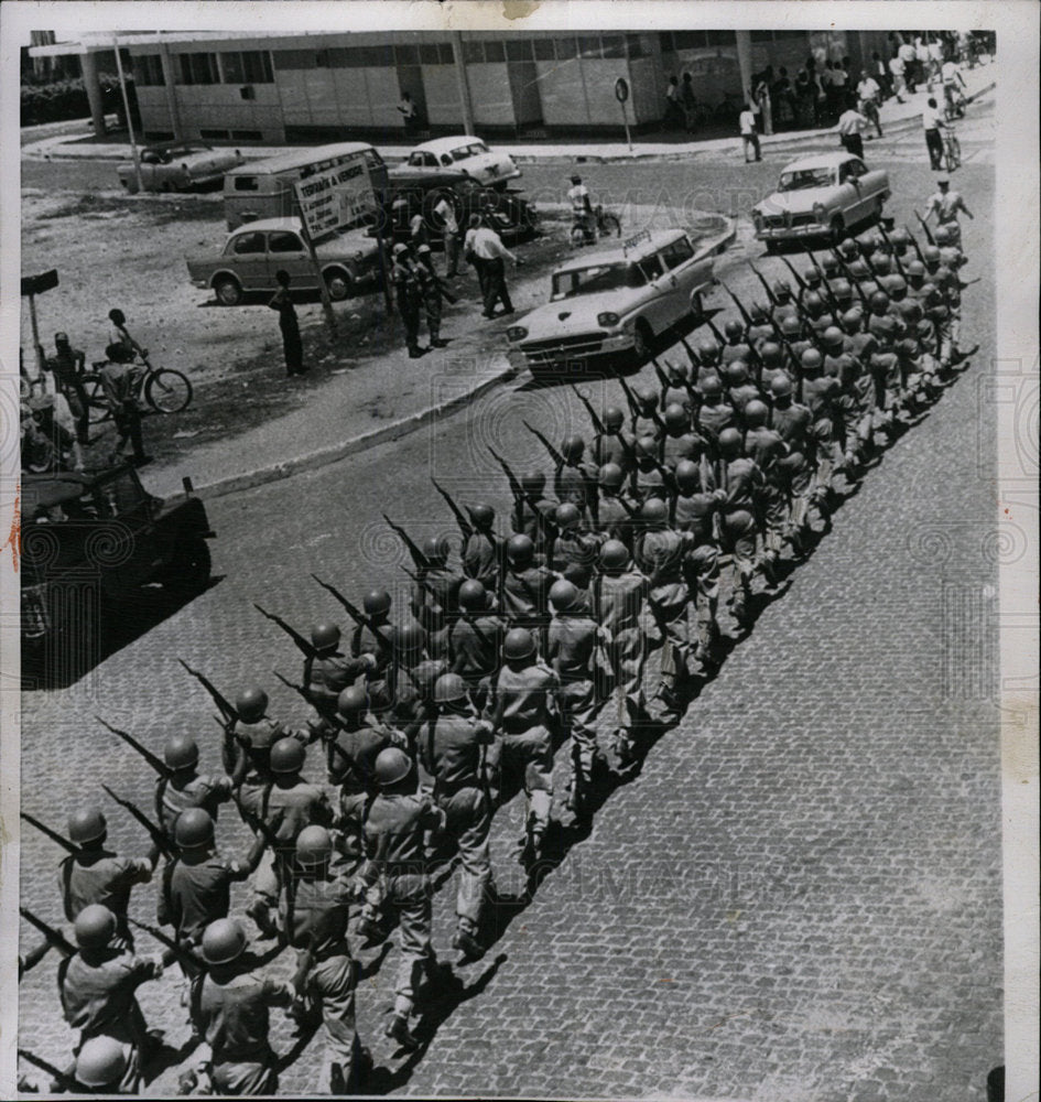 1960 Press Photo Troops of Ghana Parade Through Streets - Historic Images