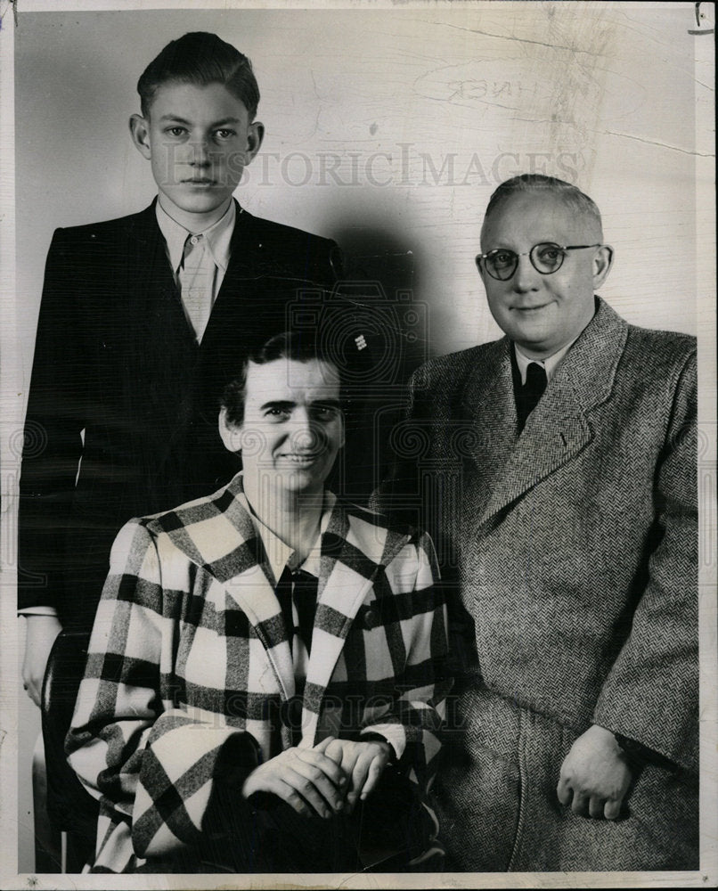 1951 Press Photo Ernest Wehner Mrs. Paul Displaced - Historic Images