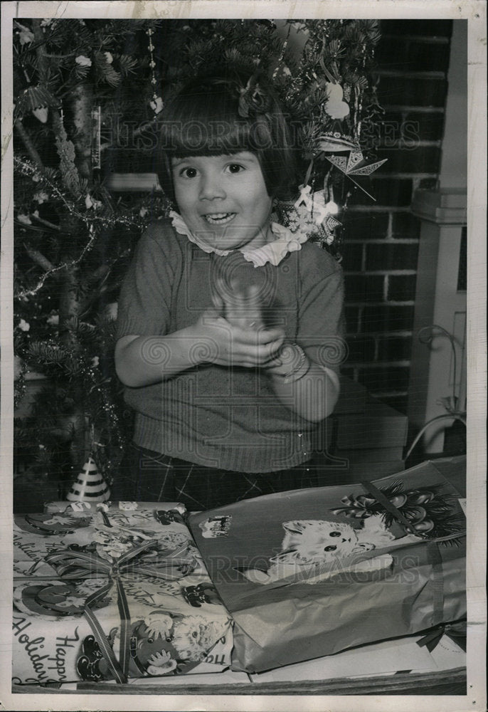 1951 Press Photo Liliana Displaced Refugee Christmas - Historic Images