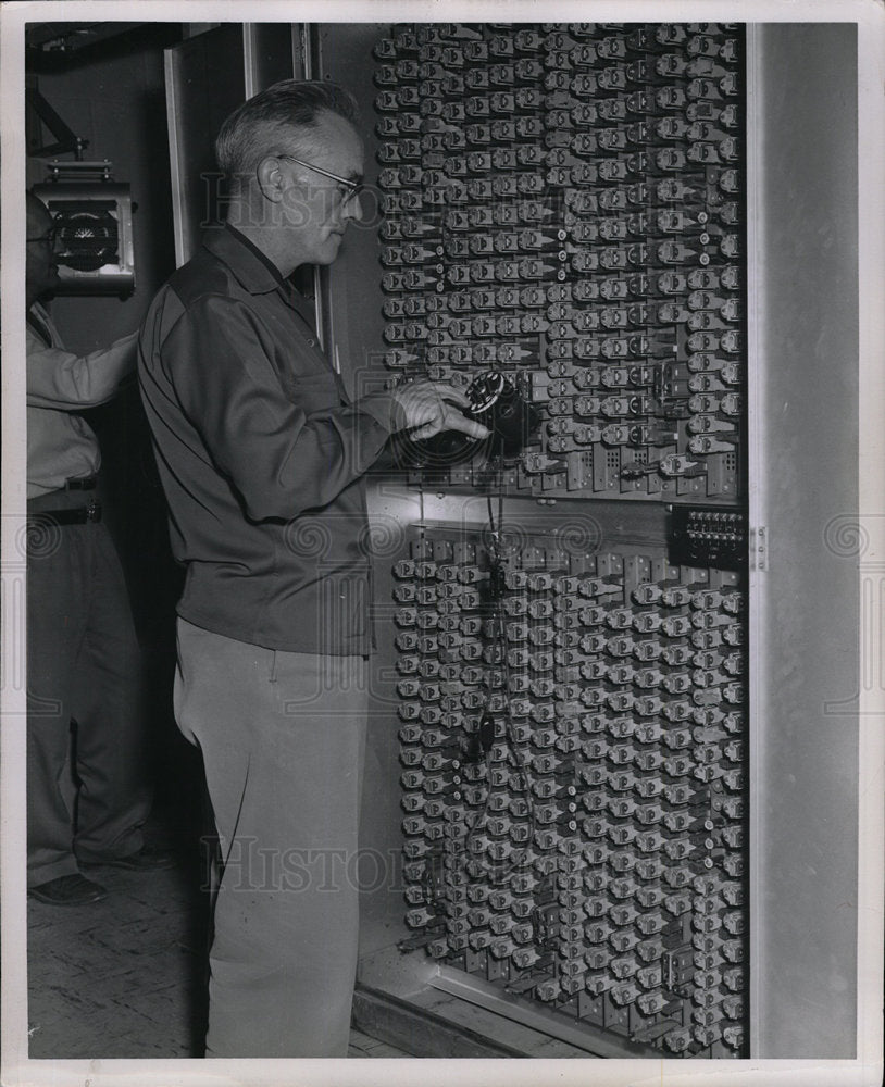 1956 Press Photo Mason Dove Pat Cooper Dial Telephone - Historic Images