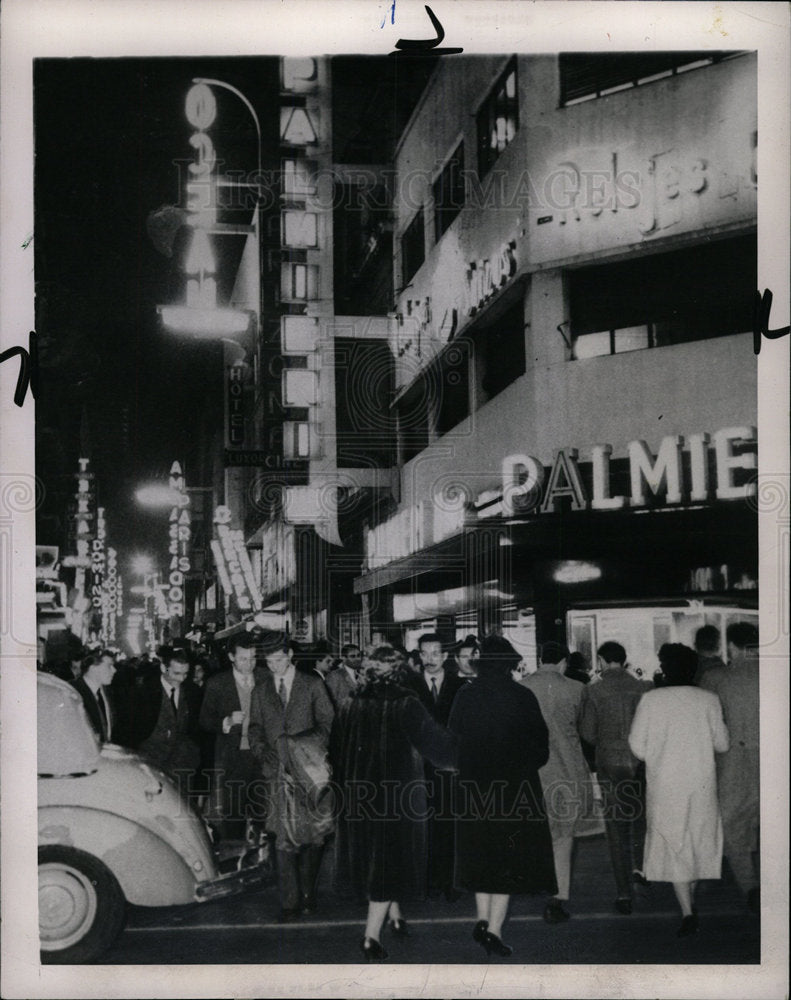 1961 Press Photo Buenos Aires Lavalle Street Crowds - Historic Images