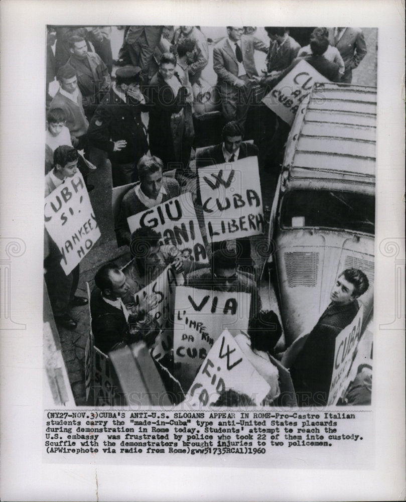 1960 Press Photo Pro-Castro Italian Students Protest - Historic Images