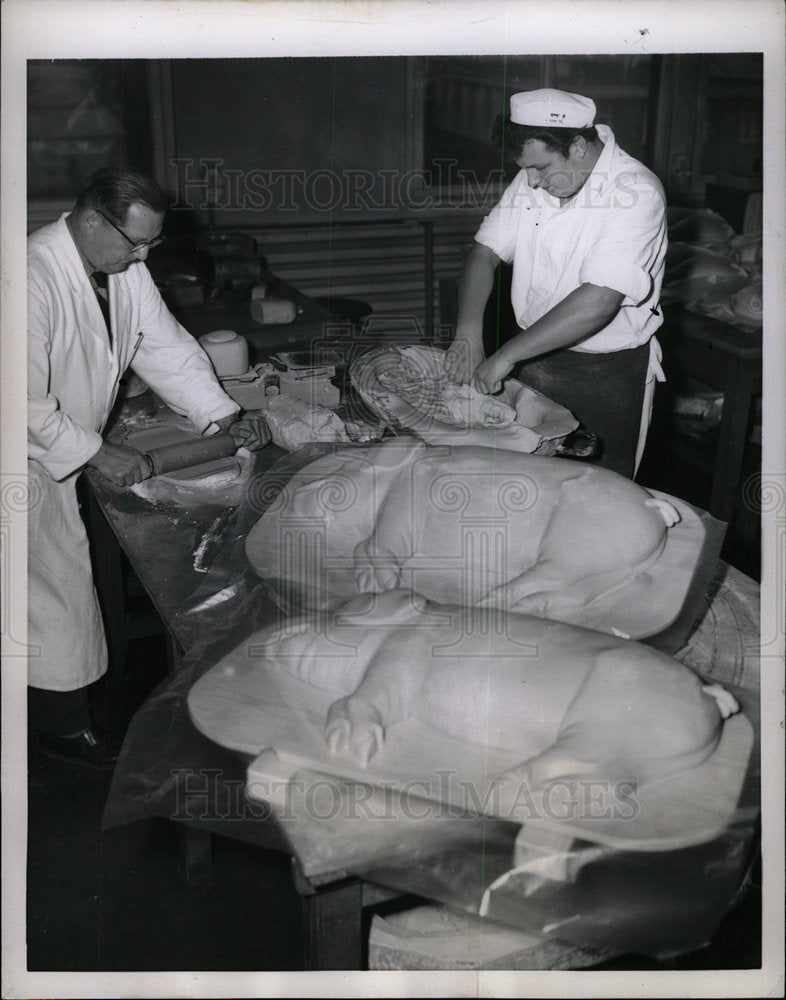 1957 Press Photo Berlin Candy Makers Pig Themed Foods - Historic Images