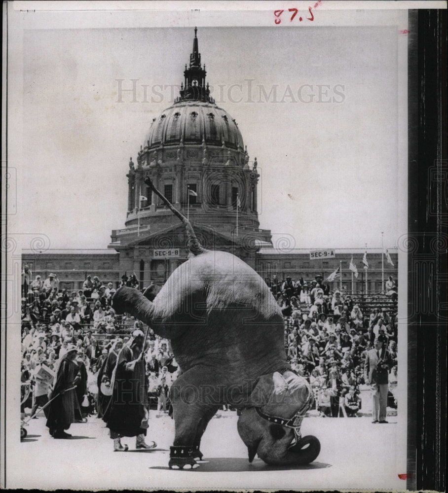 1966 Press Photo Shrine Parade Bertha Elephant - Historic Images