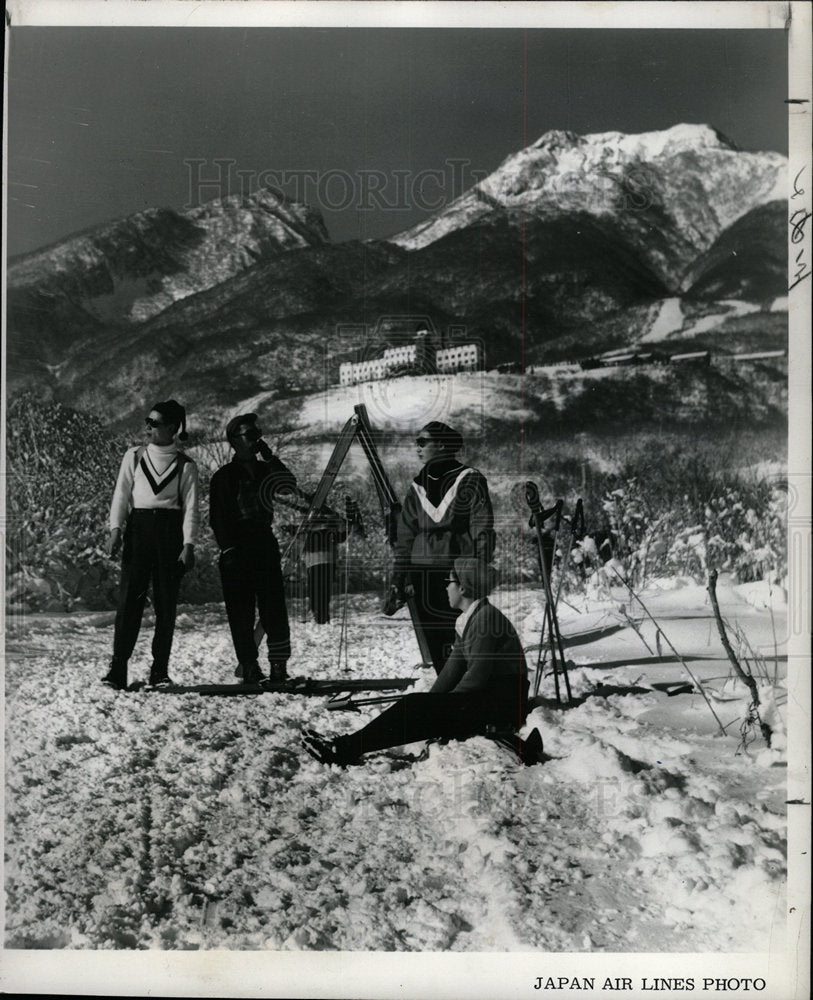 1963 Press Photo Japanese Skiers Mountain Range - Historic Images