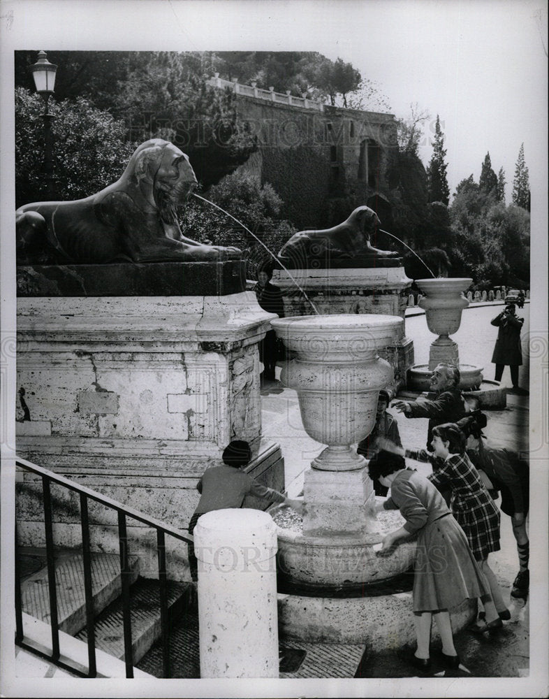 1956 Press Photo The New Fountain in Rome&#39;s Temple. - Historic Images