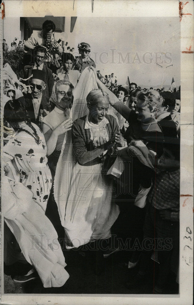 1958 Press Photo Algerian Woman/Veil/Harem - Historic Images