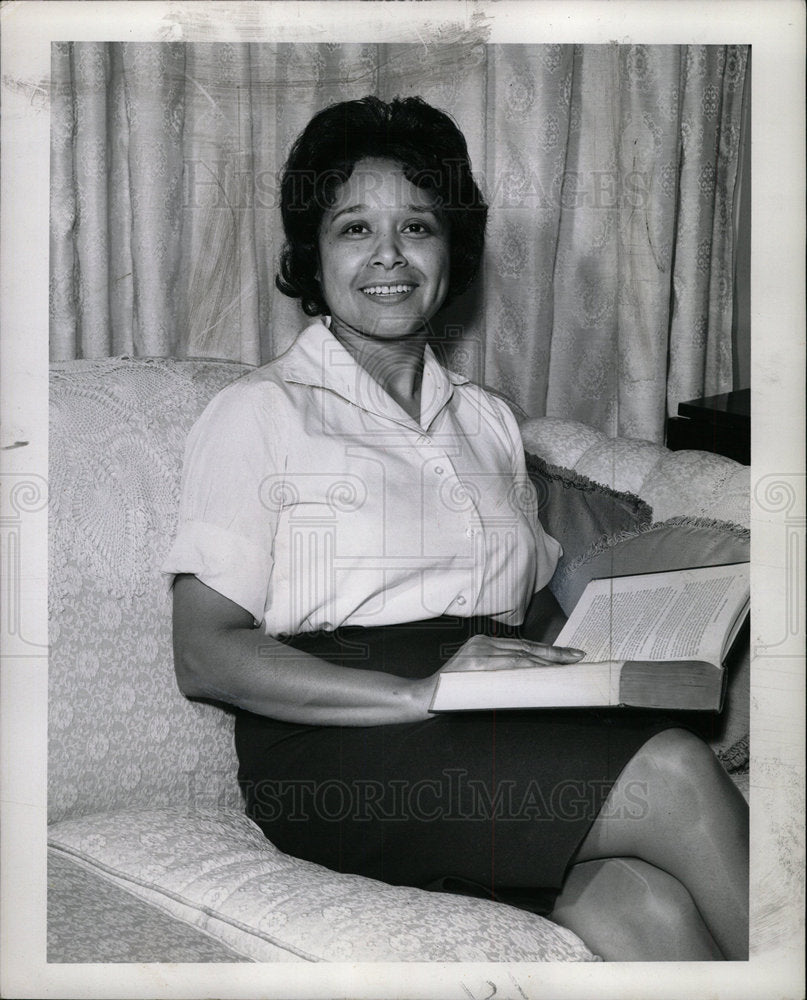 1963 Press Photo Mrs. Bernard Rolls Shaker Heights - Historic Images