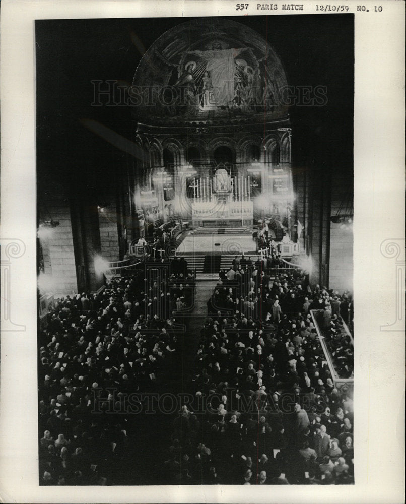 1959 Press Photo Refugees/Communism/Paris Church - Historic Images