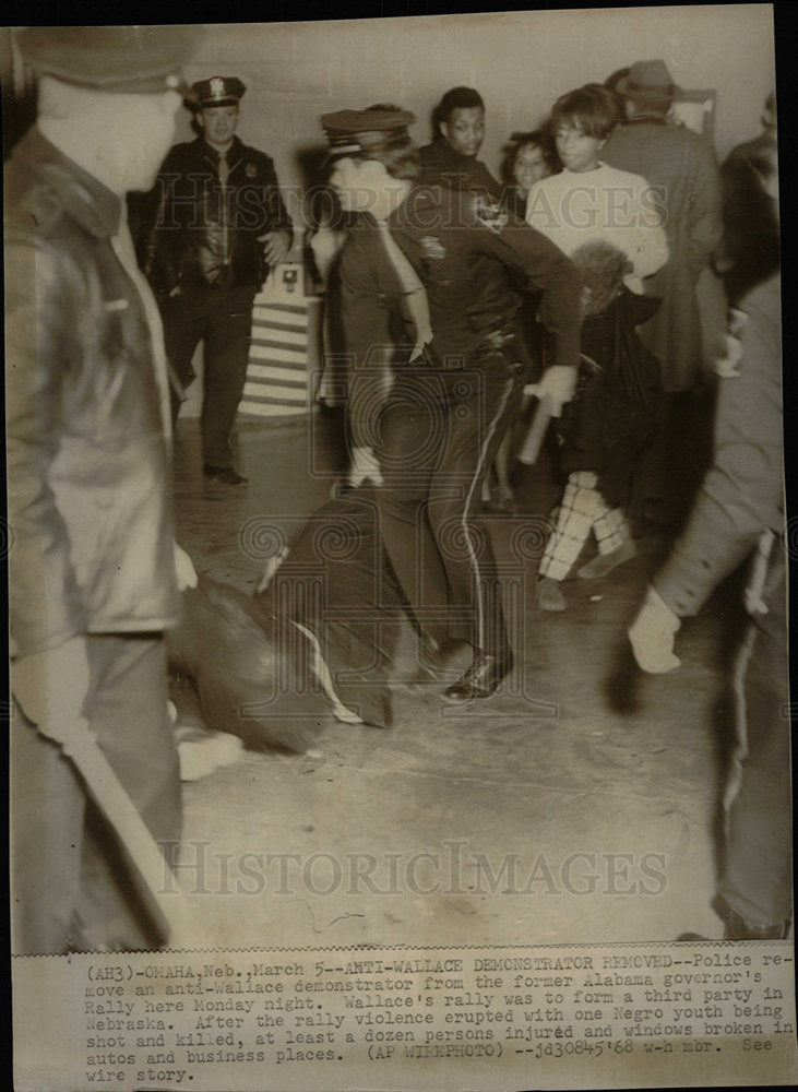 1968 Press Photo Police Anti-Wallace Demonstrator Rally - Historic Images