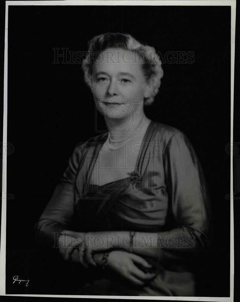 1963 Press Photo Netherlands VanRoijen Wife Anne - Historic Images