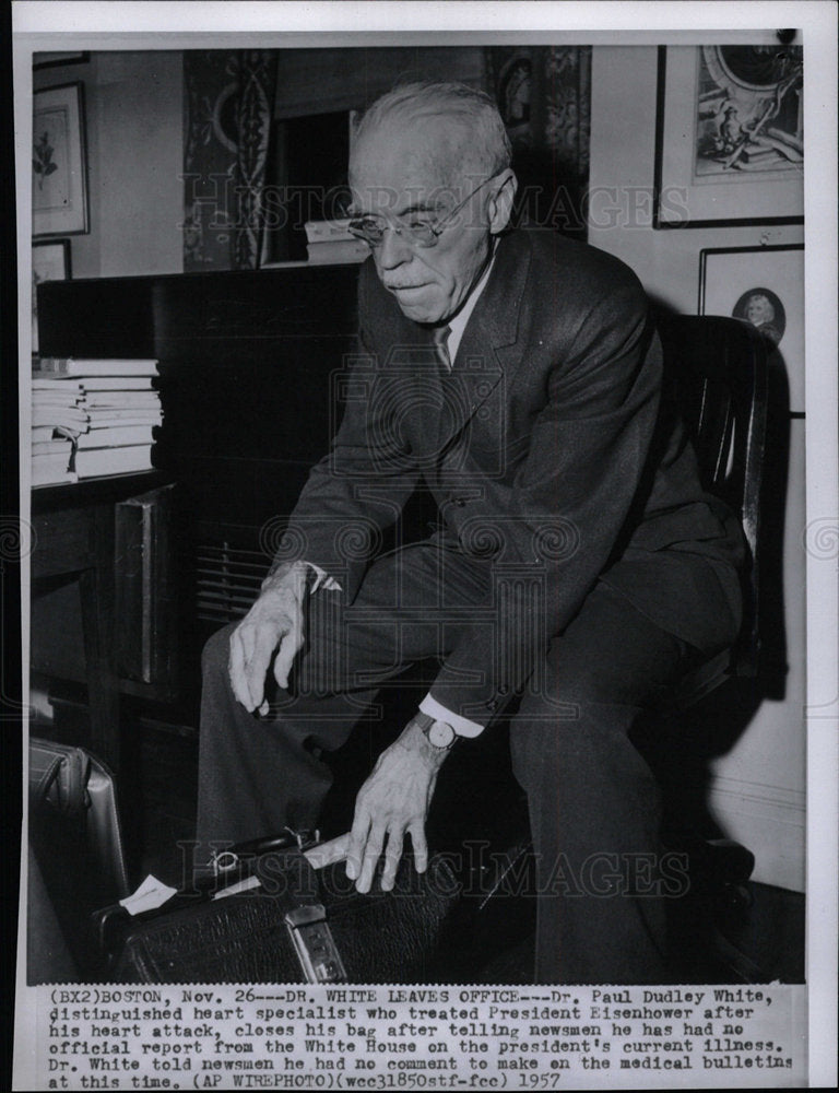 1957 Press Photo Doctor Paul Dudley White Boston - Historic Images