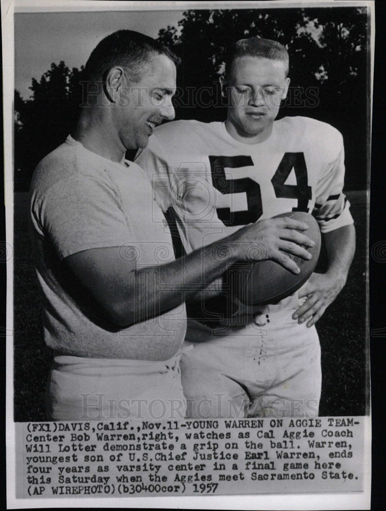 1957 Press Photo Will Lotter Demonstrates to Warren - Historic Images