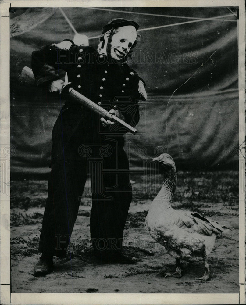 1946 Press Photo Shorty Bill Goose Sells-Floto Circus - Historic Images