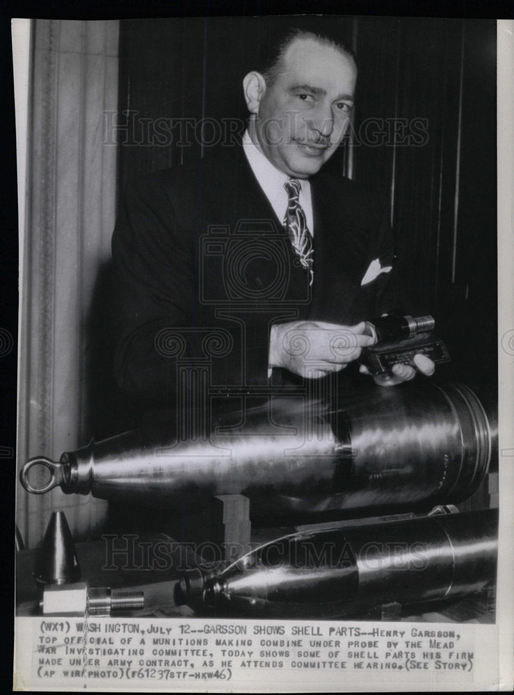 1946 Press Photo Henry Garsson Shell Parts Mead War - Historic Images