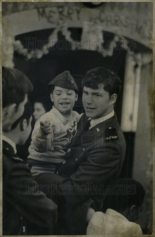 1973 Press Photo Air Force/Party Retarded Children - Historic Images