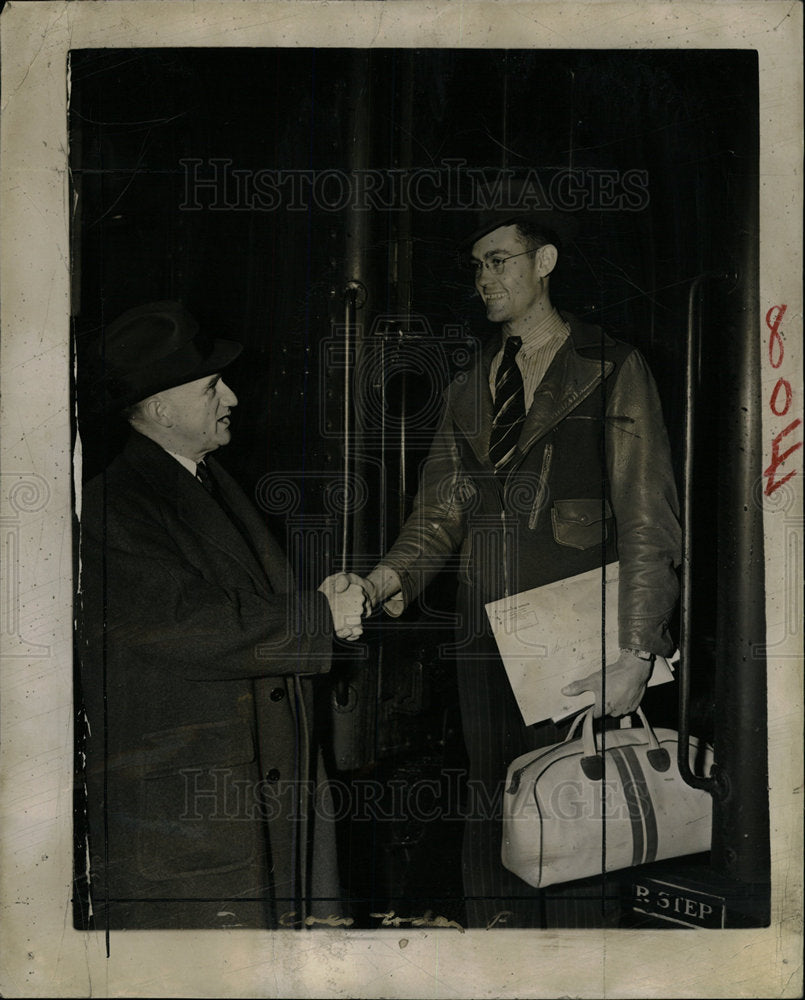 1940 Press Photo Floyd Vienot First CO Army Draftee - Historic Images