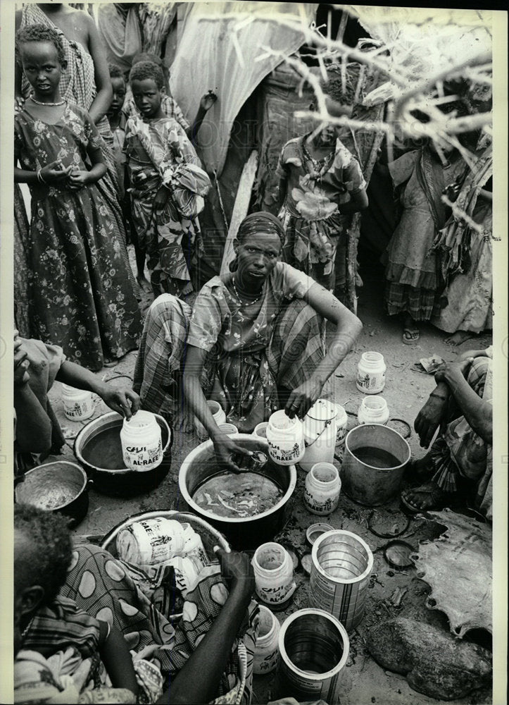 1980 Press Photo Refugees/Ethiopia/Food Rations/Poverty - Historic Images
