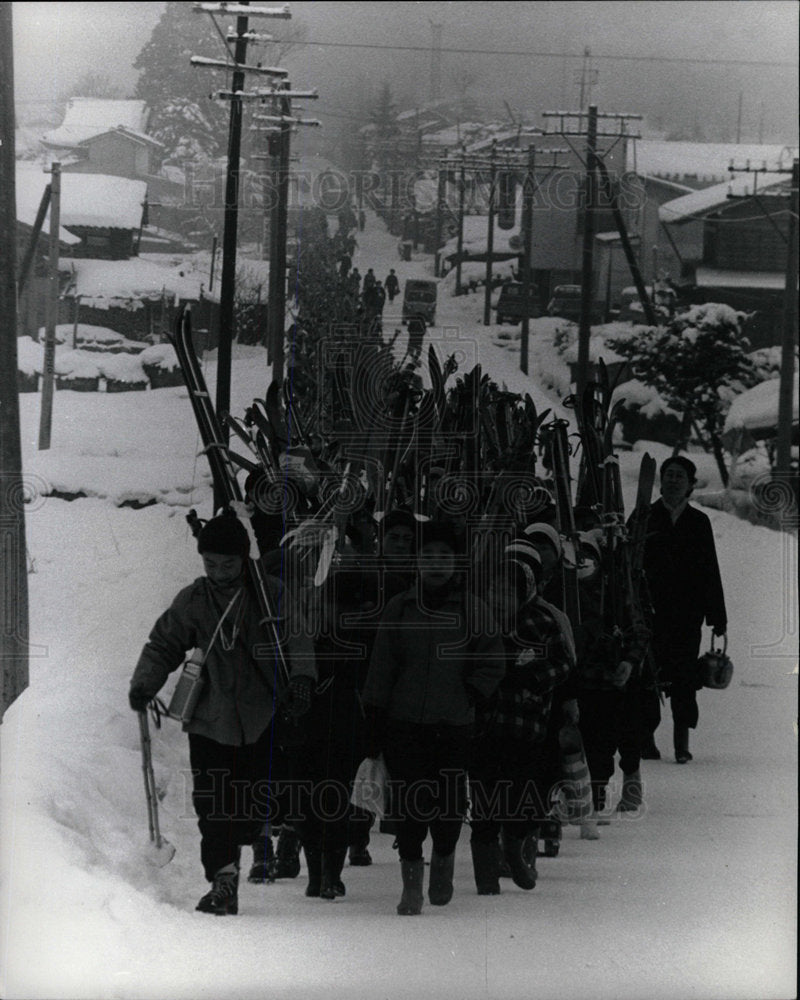 1973 Press Photo Ski Day (Japan) - Historic Images