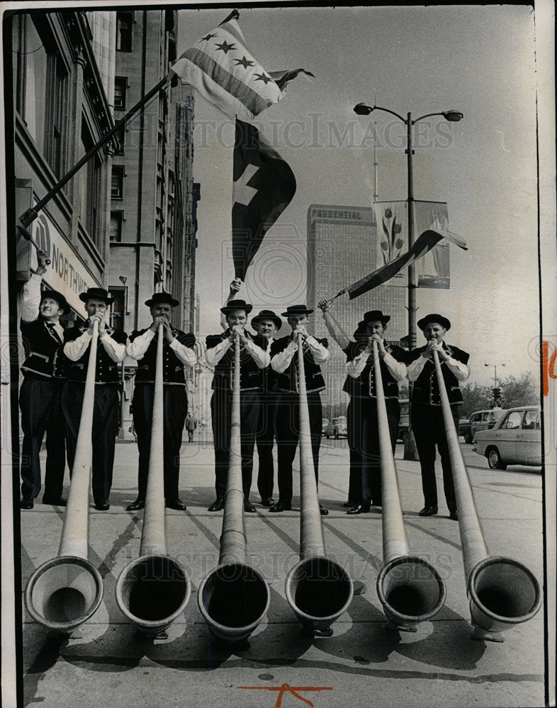 1970 Press Photo Swiss Alphorn Blowers WI Anniversary - Historic Images