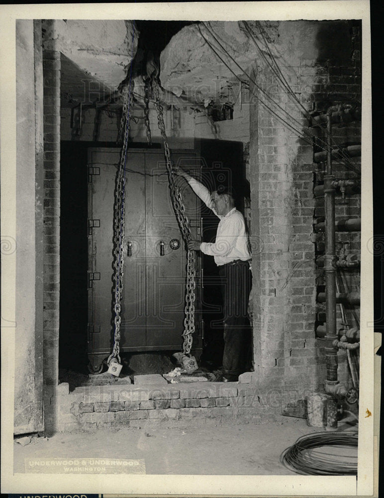 1928 Press Photo Fire Test/Safes/Bureau of Standards - Historic Images