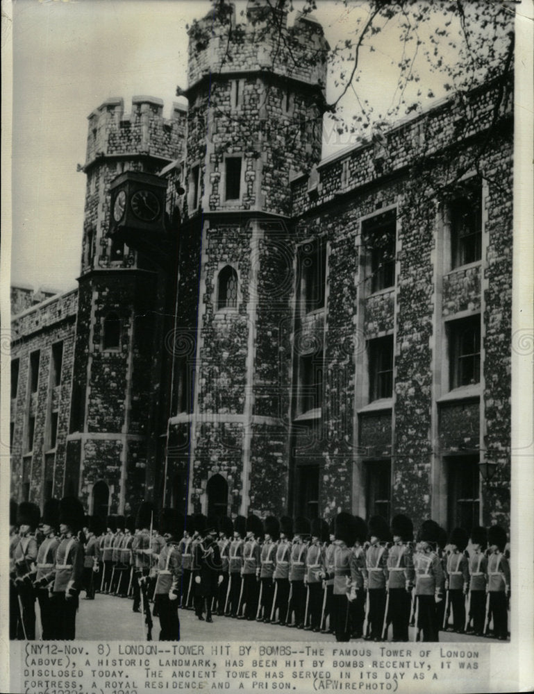 1949 Press Photo Londong historic tower hit bombs crowd - Historic Images