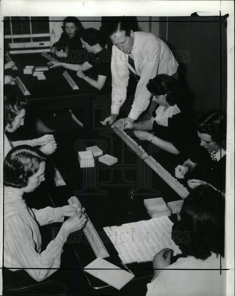 1940 Press Photo Draft workers settled down - Historic Images