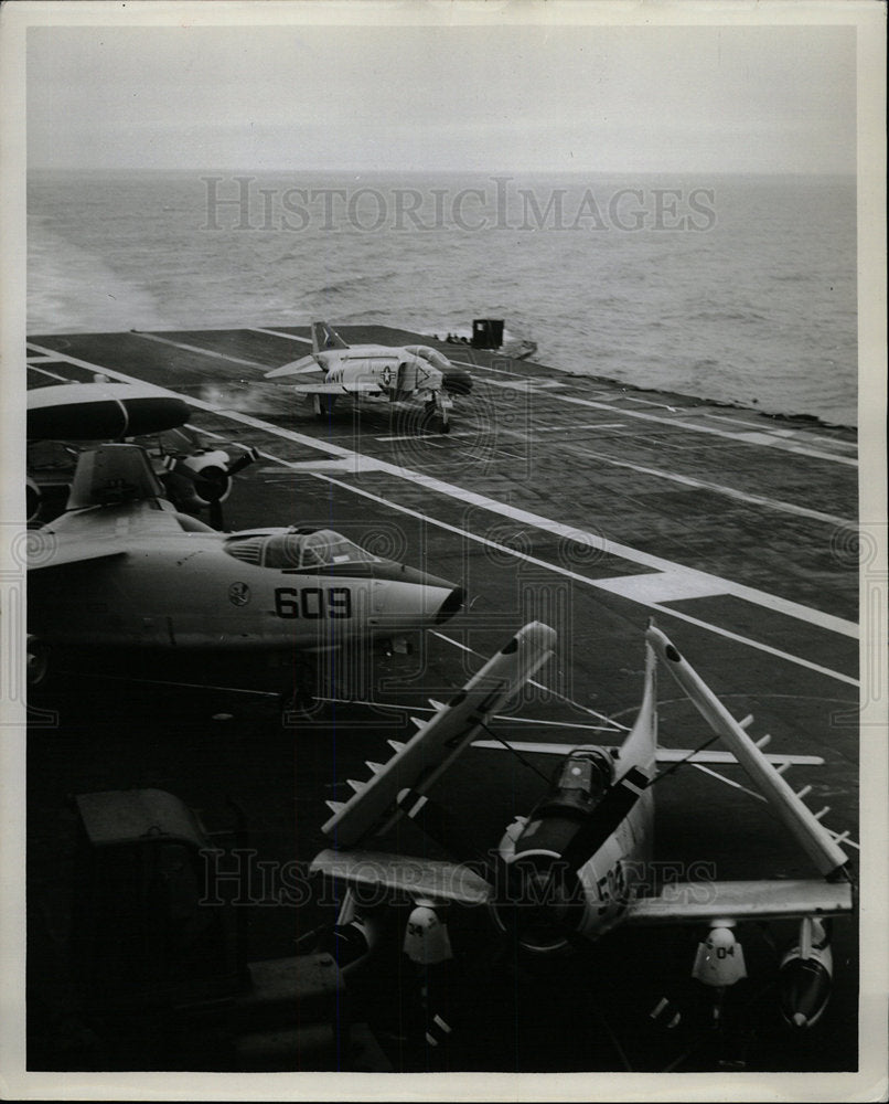 1964 Press Photo Navy Vessels Aircraft carriers Midway - Historic Images