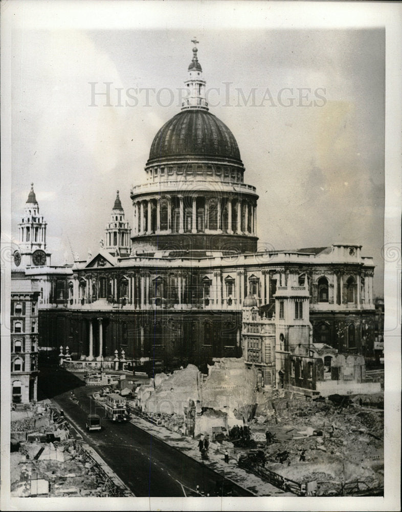 1942 Press Photo Bomb Nazi air raider St Paul cathedral - Historic Images