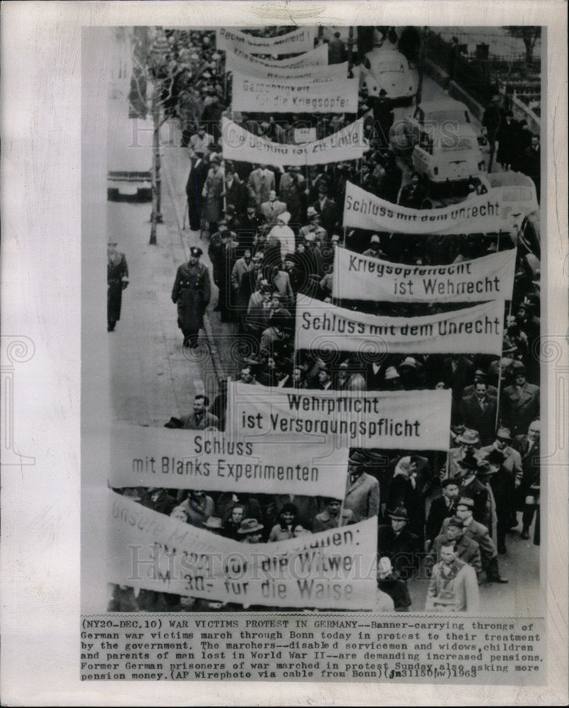 1963 Press Photo Banner German war victims march Bonn - Historic Images