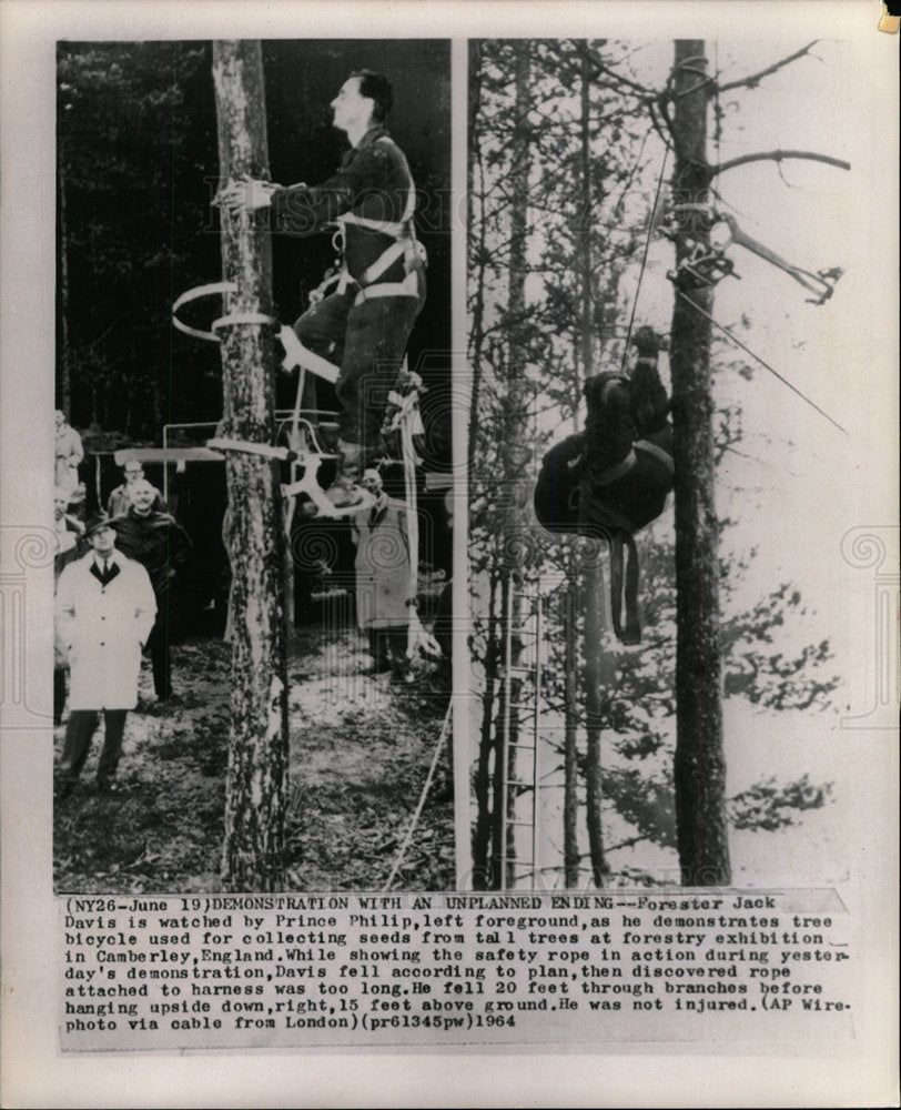 1964 Press Photo Jack Davis Prince Philip England Seeds - Historic Images