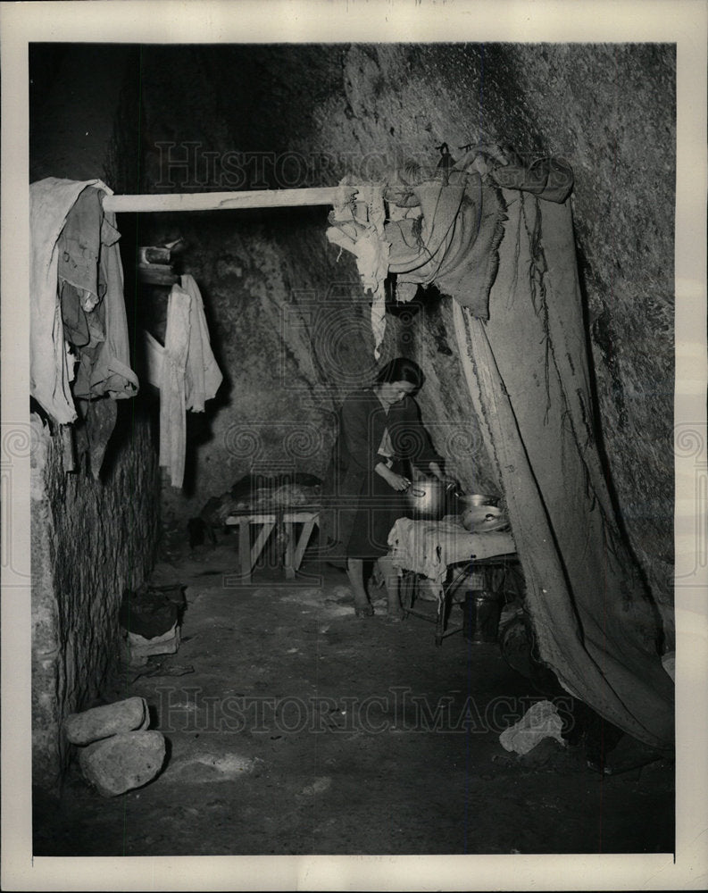 1948 Press Photo Raid Shelters Neapolitan Shelters war - Historic Images