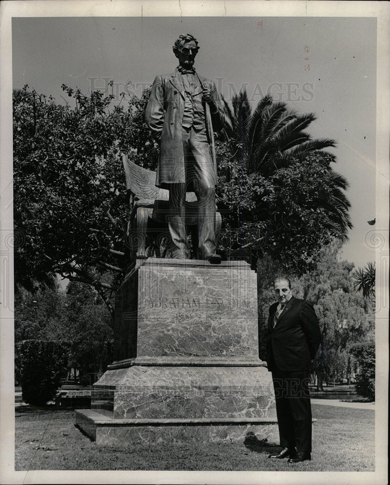 1966 Press Photo Abraham Lincoln Statue Mexico City - Historic Images