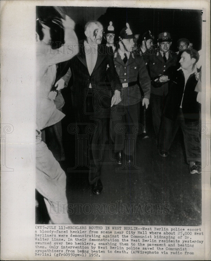 1952 Press Photo West Berlin Police escort City Hall - Historic Images