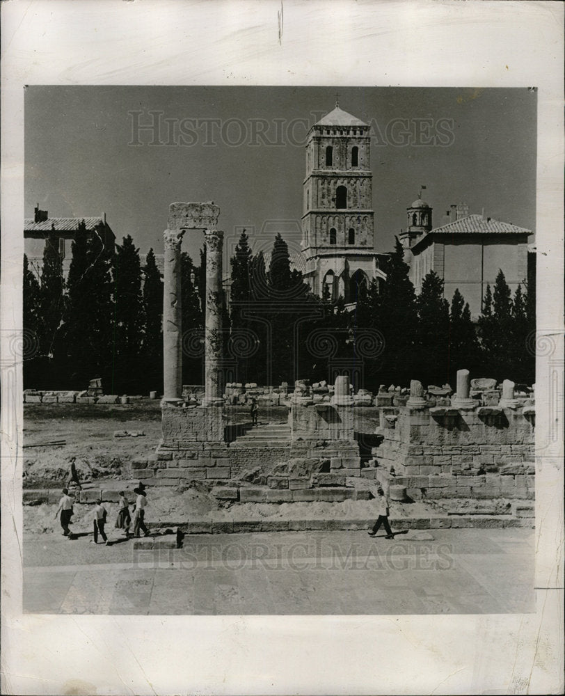 1964 Press Photo Arles Provence Roman Ruins France - Historic Images