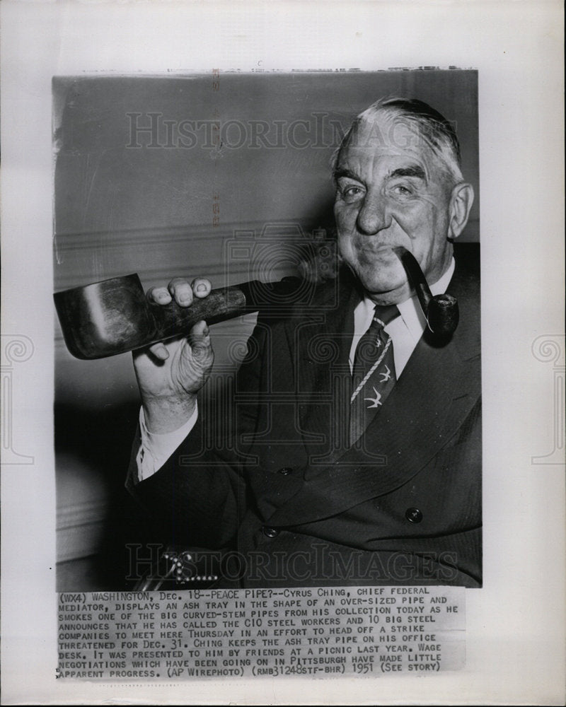 1951 Press Photo Cyrus Ching Mediator stem pipes Peace - Historic Images