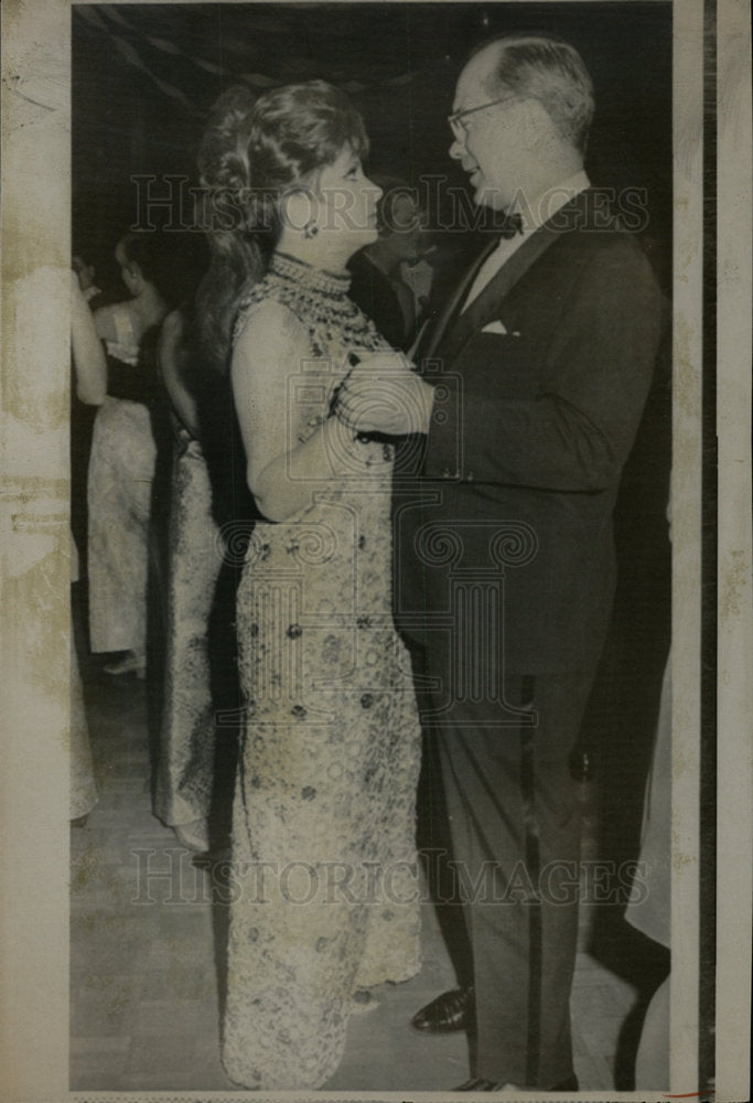 1969 Press Photo Gina Lollobrigida Posh banquets Dance - Historic Images