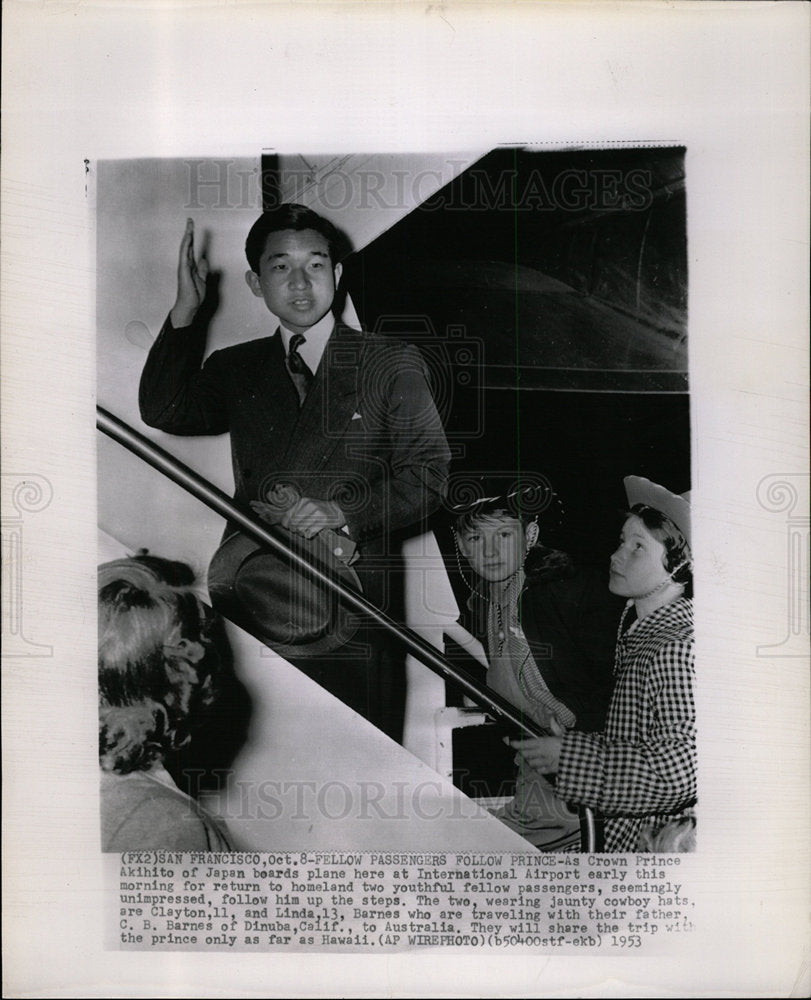 1953 Press Photo Crown Prince Akihito Japan Airport - Historic Images