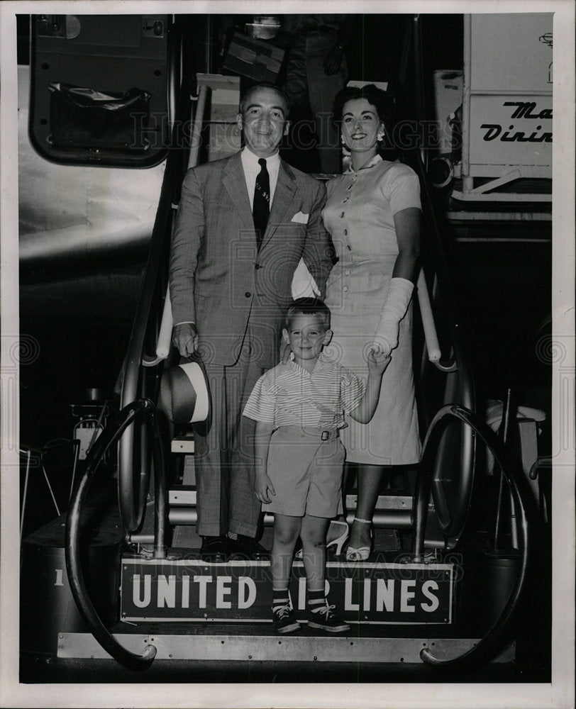 1954 Press Photo Mr Mrs Hudson Faussett John Dorset son - Historic Images