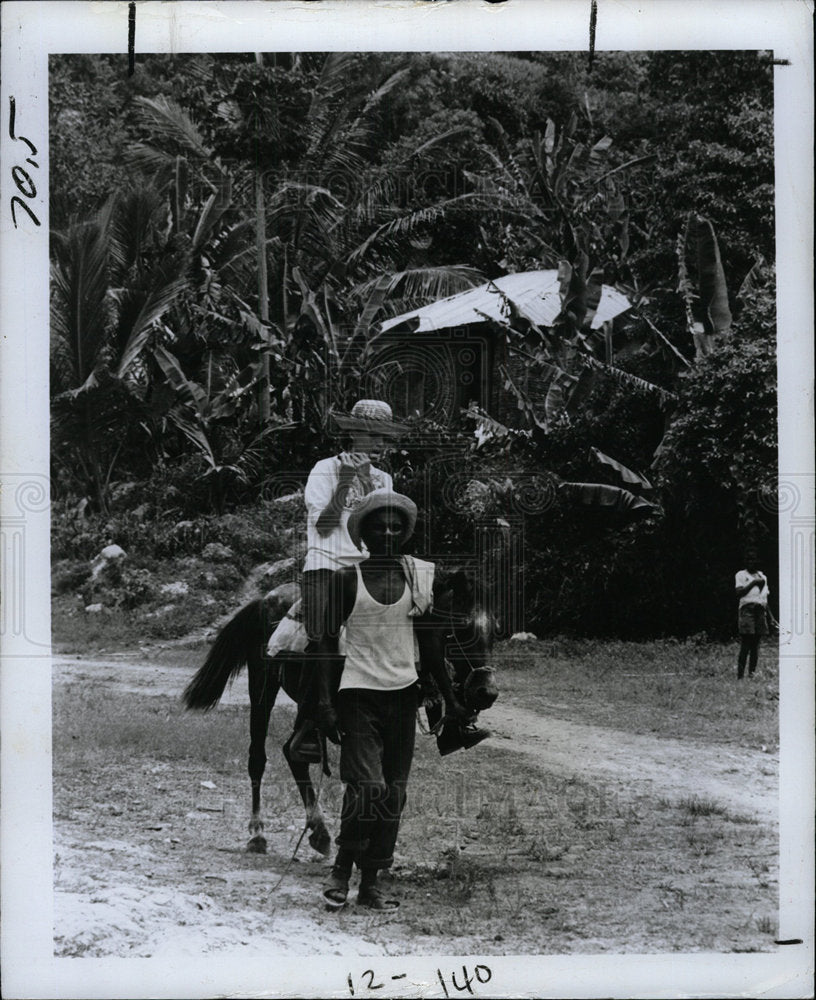 1900 HORSEBACK TO THE CATEDELLE-Historic Images