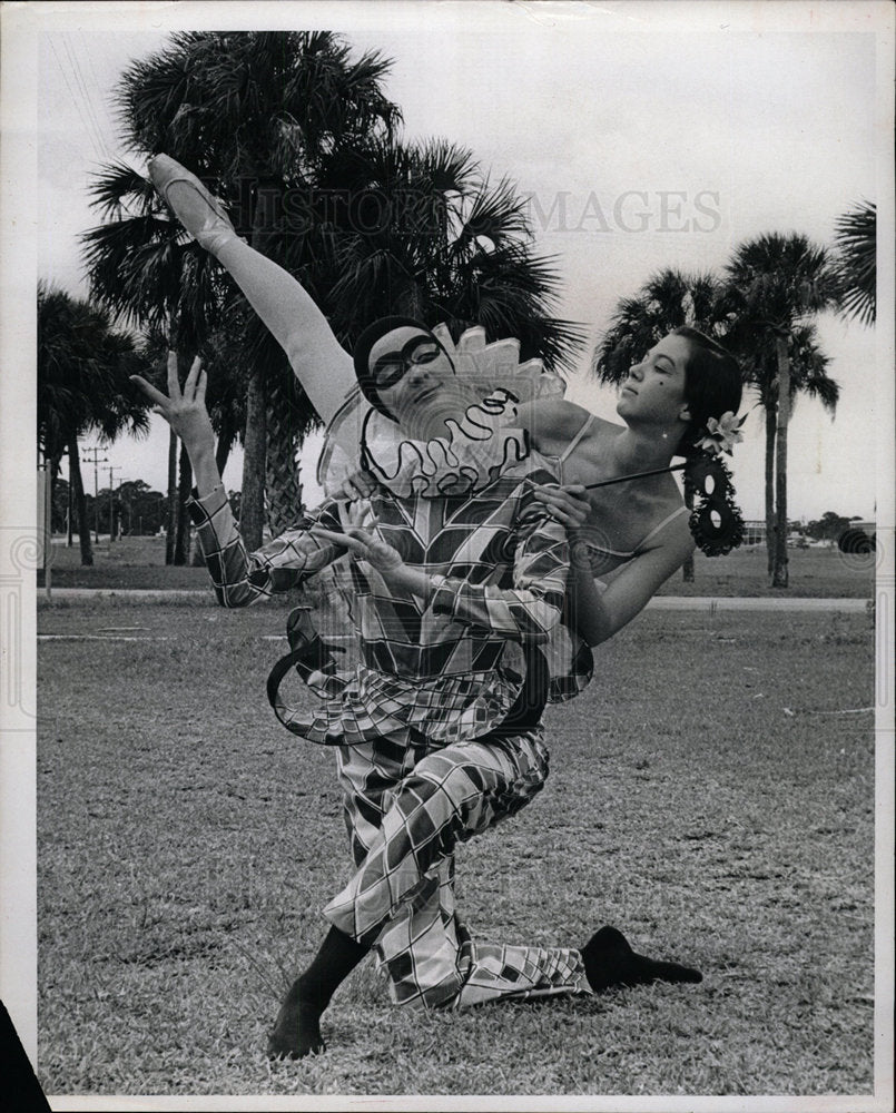 1966 Press Photo Harlequinade Premier May Ballet Dance - Historic Images