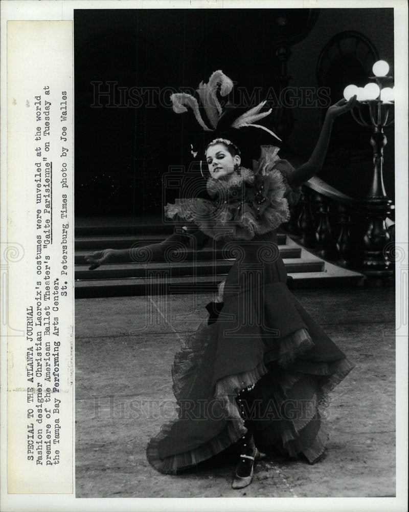 1988 Press Photo Fashion designer Christian Lacroix - Historic Images