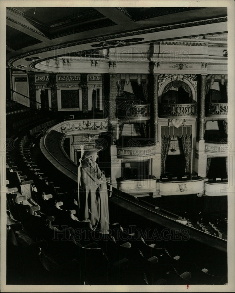 1967 Press Photo  Drury Lane Theatre's "Man in Gray" - Historic Images